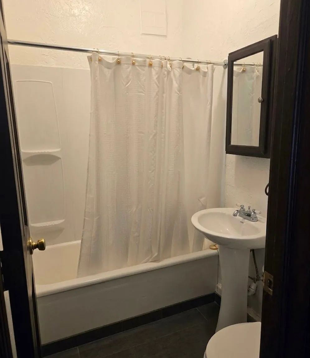 Cathedral Apartments — Photo 2