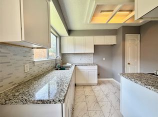 8715 Belle Glen Dr, Houston, TX 77099