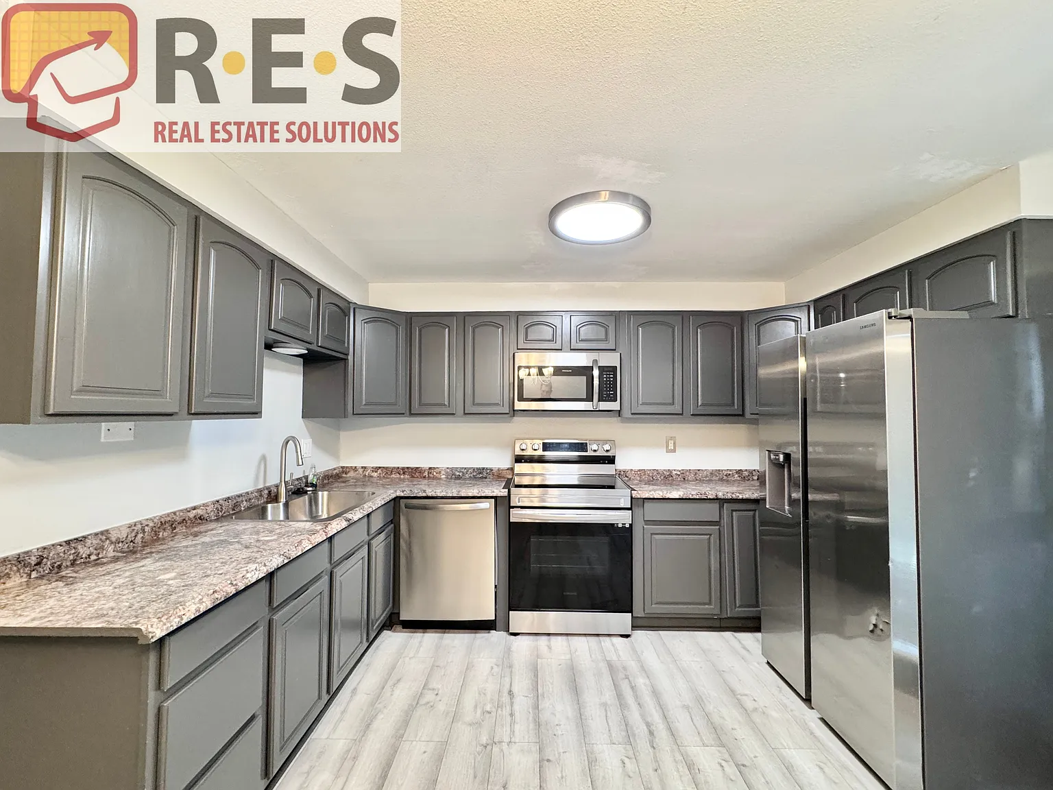 3 bed, 2.5 bath, 1200 sqft, $2,295 — Photo 2