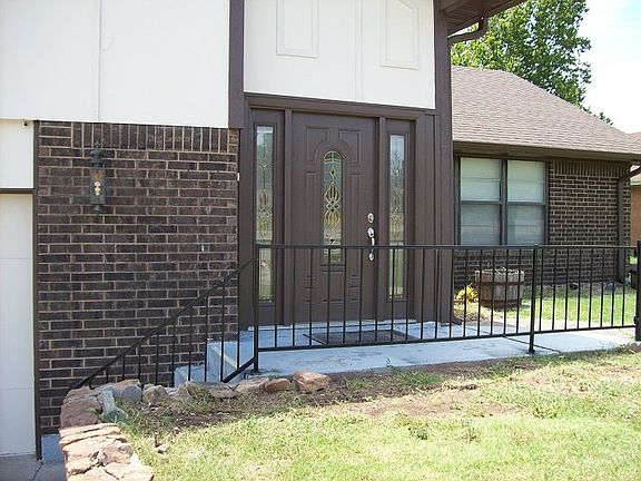 4th image of 824 NW 50th St