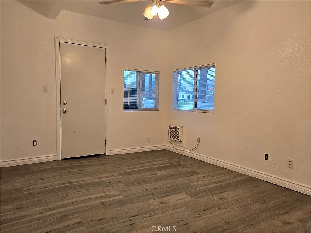 Studio, 500 sqft, $1,325 — Photo 3
