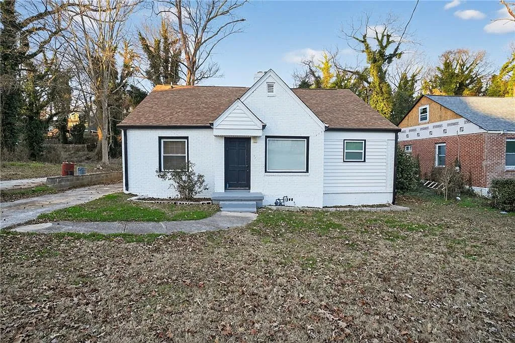 5 bed, 2.0 bath, 2020 sqft, $2,300 — Photo 4
