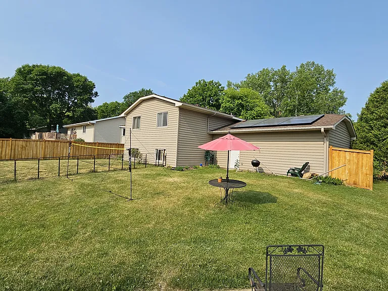 5140 Cottonwood Ln N — Photo 20