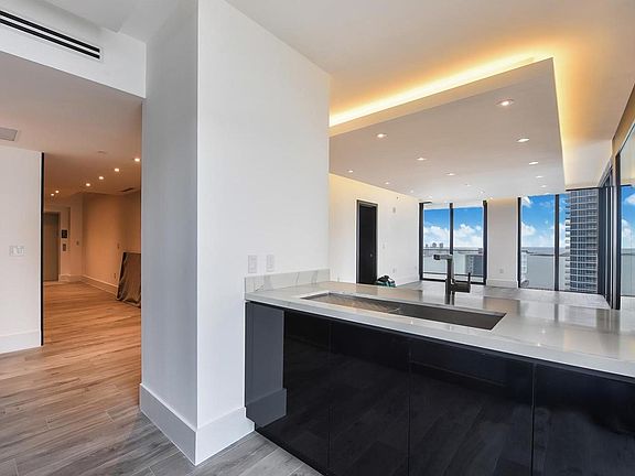 3rd image of 1010 Brickell Ave Unit 3805