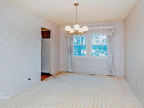 4th image of 1931 Cloverdale Ct