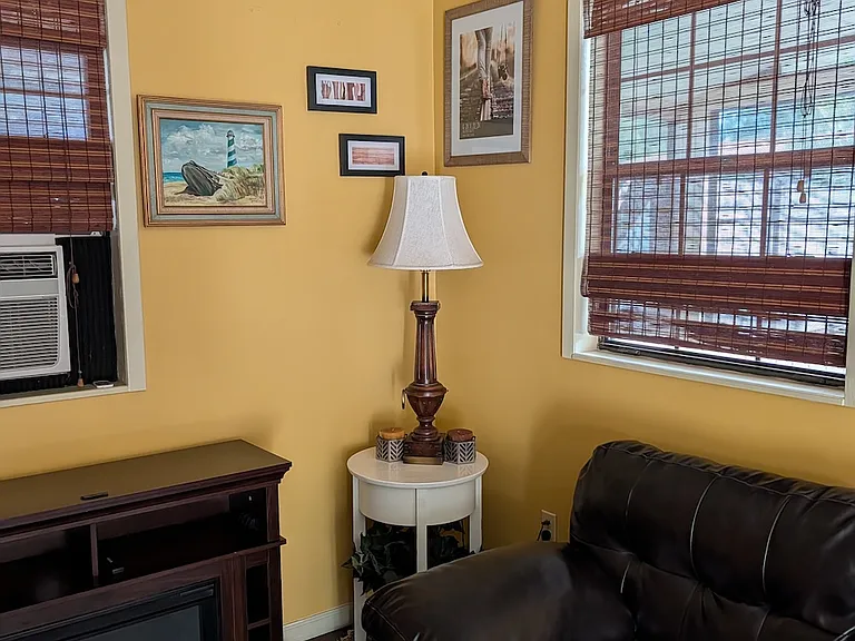 211 Seminole Trl — Photo 3