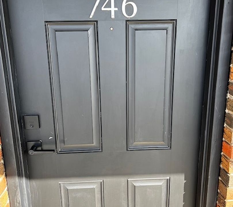 1st image of 746 Lawrence Ave