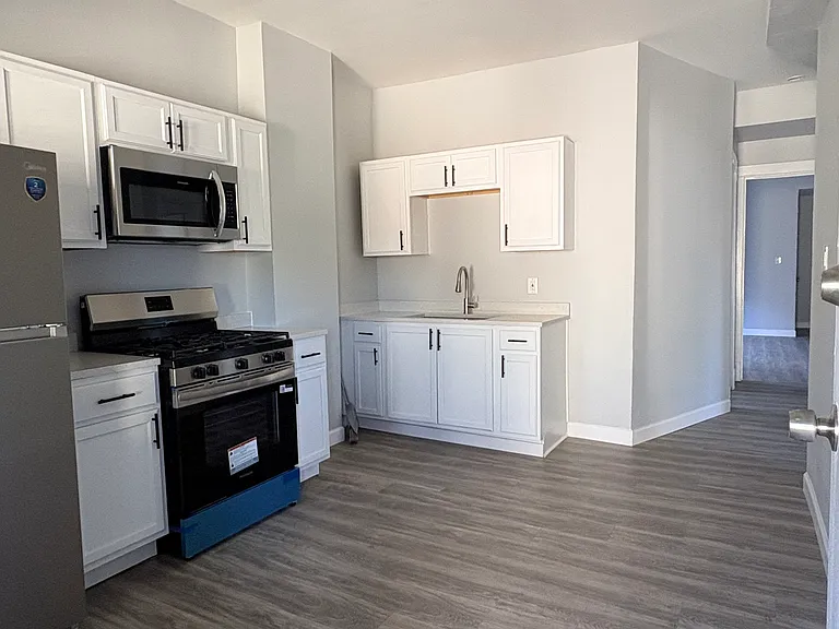 8211 S Escanaba Ave #2 — Photo 19