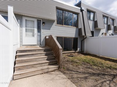 910 N 39th St, Grand Forks, ND, 58203