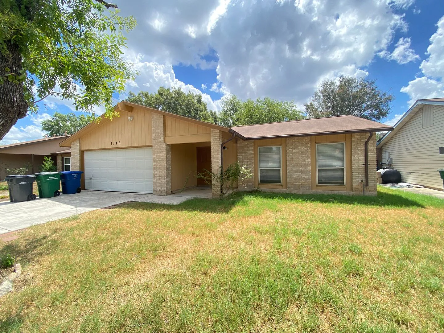 3 Bedroom 2 Bth Northside Isd — Photo 2