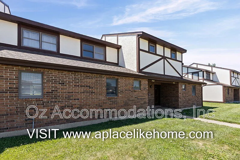3 bed, 1.5 bath, 1324 sqft, $1,350 — Photo 3