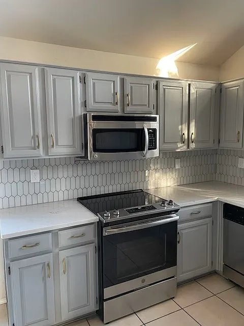 3 bed, 1354 sqft, $2,300 — Photo 4