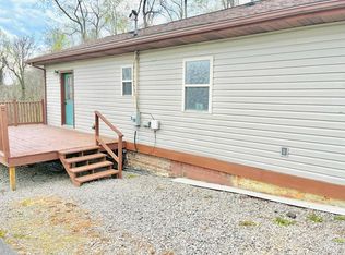 132 Slaven Ln, Oak Hill, WV