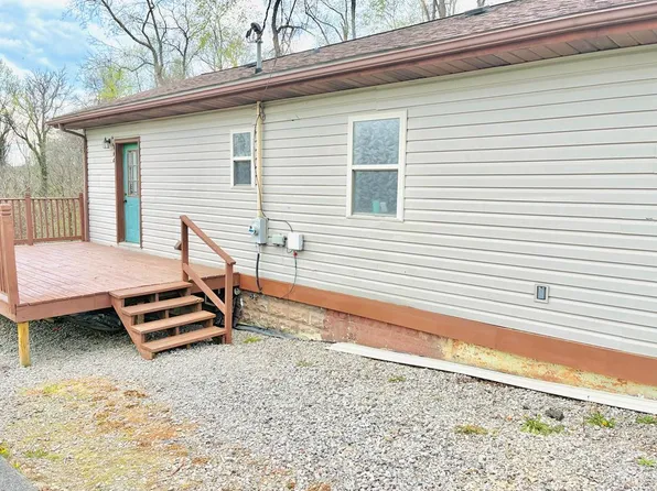 132 Slaven Ln, Oak Hill, WV 25901