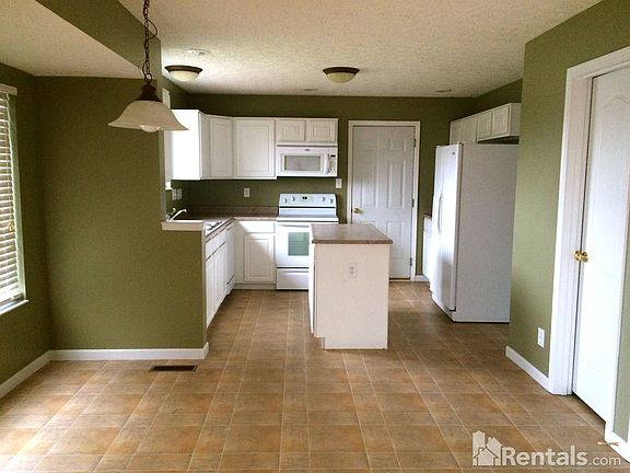 4th image of 500 Walker Ct