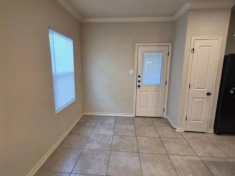 7026 Lakeview Dr #101 — Photo 6