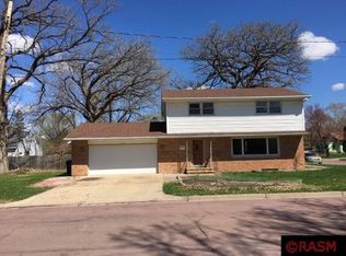 110 Weaver St, Mankato, MN 56001