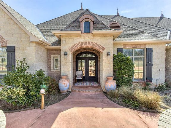 5th image of 4808 Rose Rock Dr