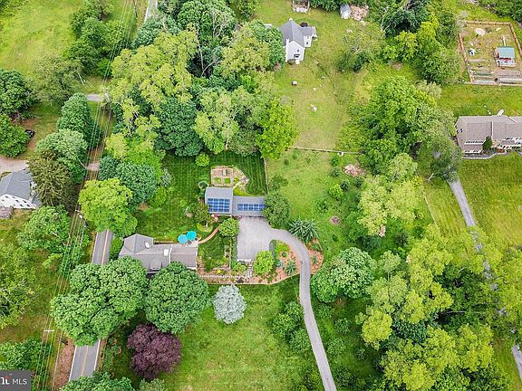 5th image of 1205 Valley Rd