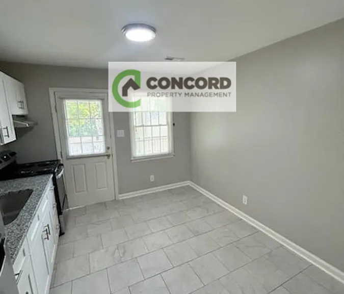 421 E Hendrix St #B — Photo 5