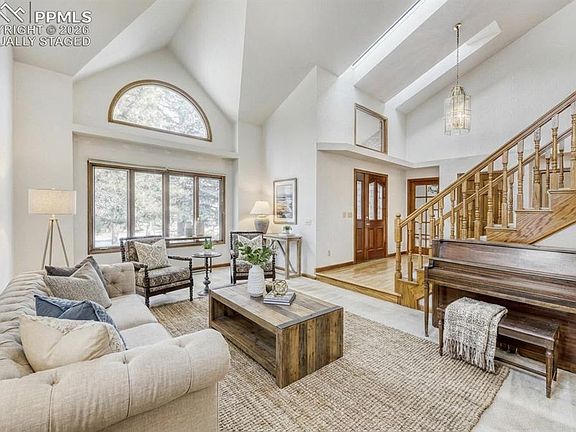5th image of 225 Sugarbush Dr