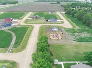 207 Pine Dr, Hankinson, ND 58041