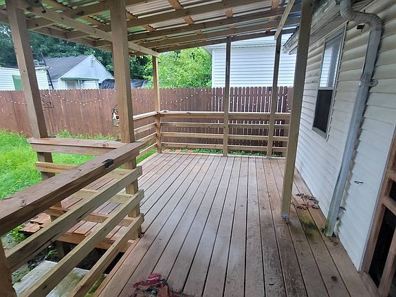 5th image of 712 Olive St