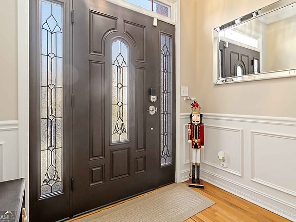 5th image of 2450 Vivian Cir