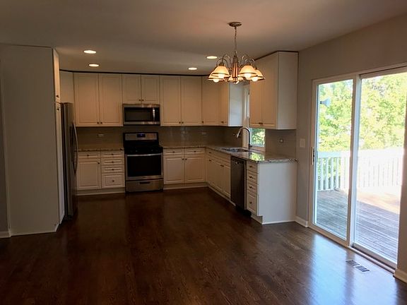 3rd image of 325 E Camden Ln