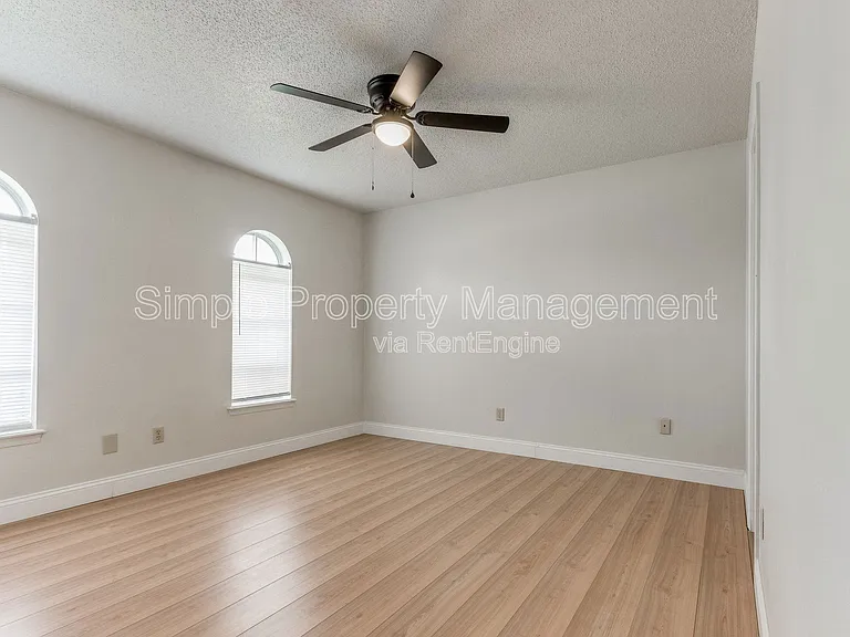 5816 NW 90th St — Photo 9