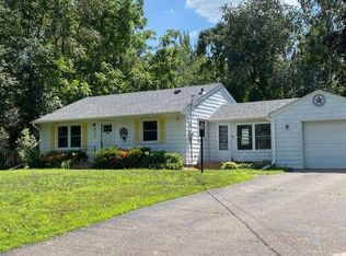 920 Burke Ave W, Roseville, MN 55113