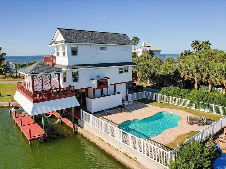 16619 Bayfront Dr — Photo 28