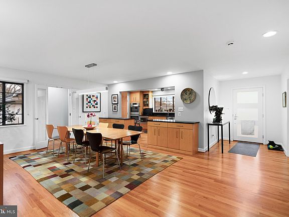 4th image of 414 Crown View Dr
