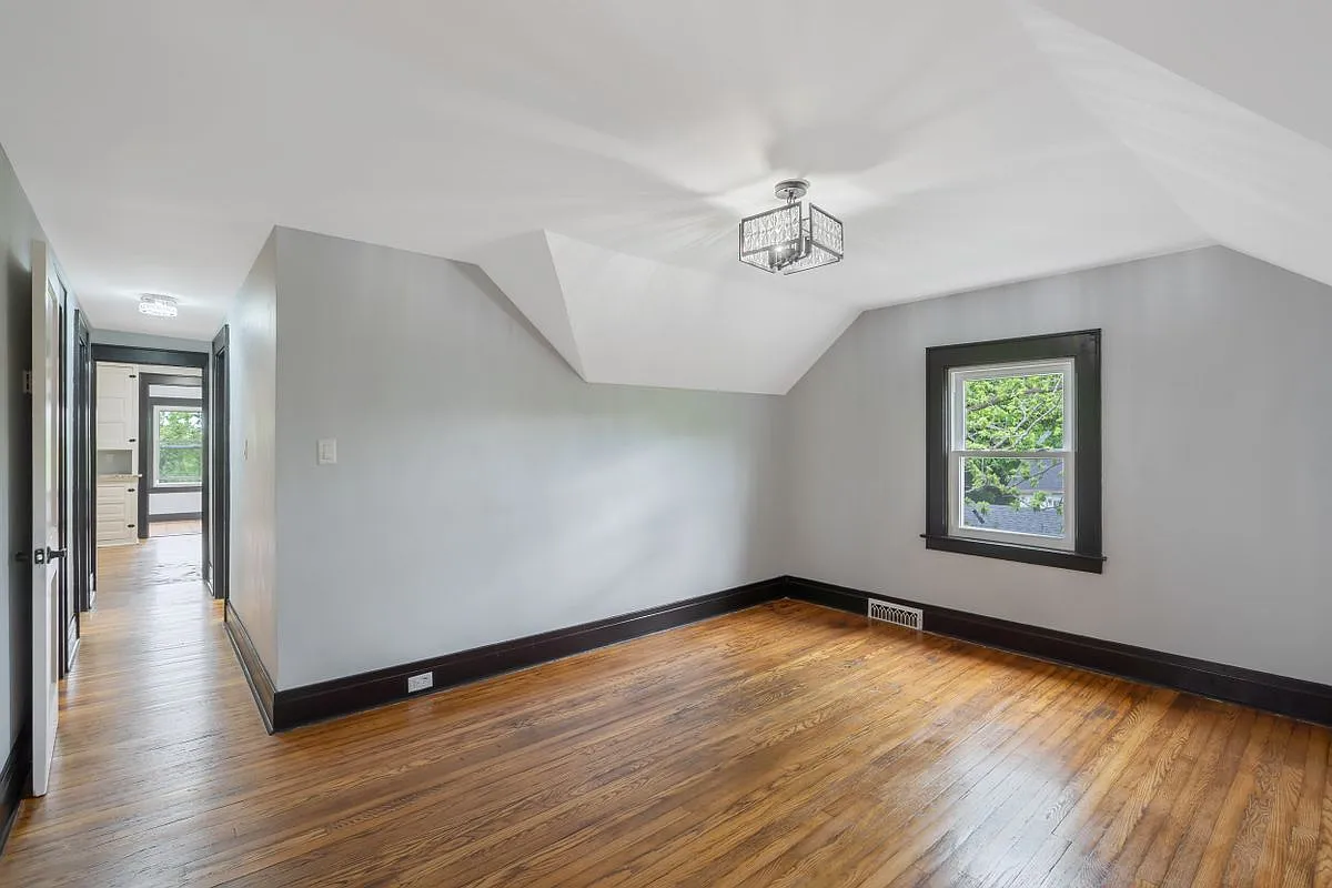 2 bed, 1.0 bath, 1091 sqft, $1,400 — Photo 3