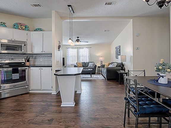 5th image of 721 Tangerine Dr