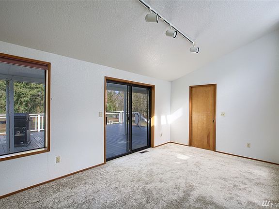 5th image of 4931 Foxtrail Dr NE