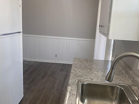 3rd image of 513 Wilshire Dr #4