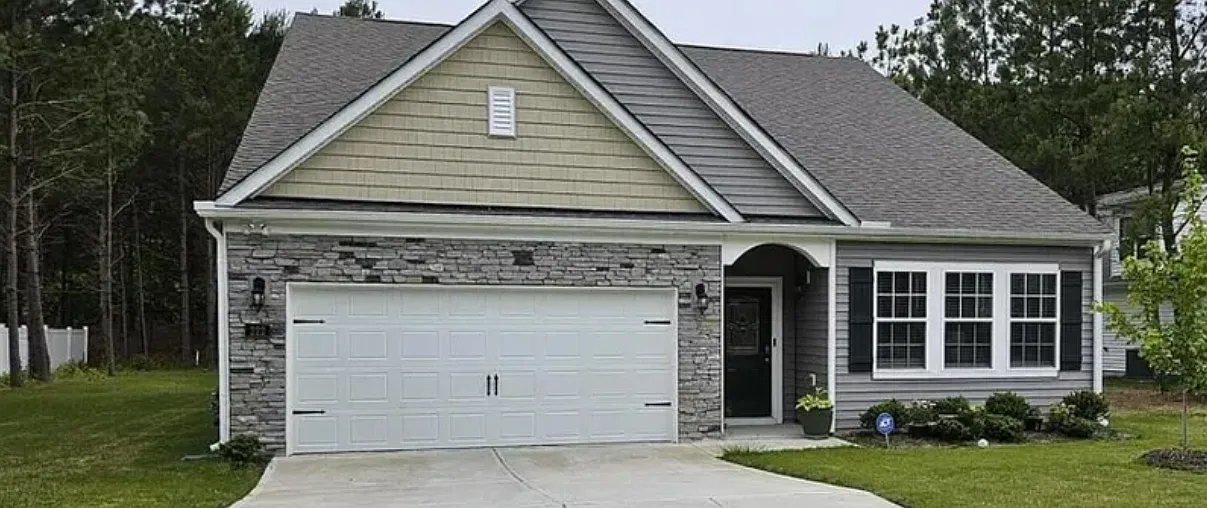 4 bed, 2433 sqft, $2,250 — Photo 1