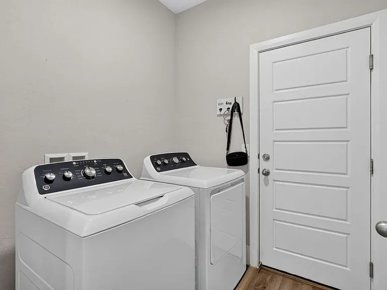 1024 N Silver Lode Ave — Photo 18