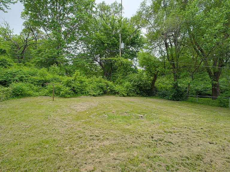 10810 Ewing Ave — Photo 19