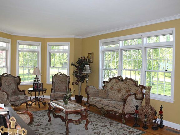 5th image of 11 Lillie Ln