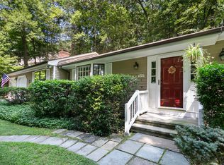 14 Maple Ridge Rd, Trumbull, CT 06611