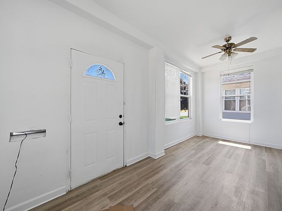 3rd image of 124 N 11th Ave