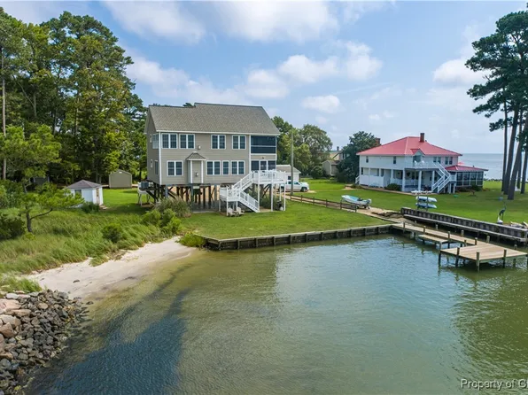 3 Cardinal Trl, Deltaville, VA 23043