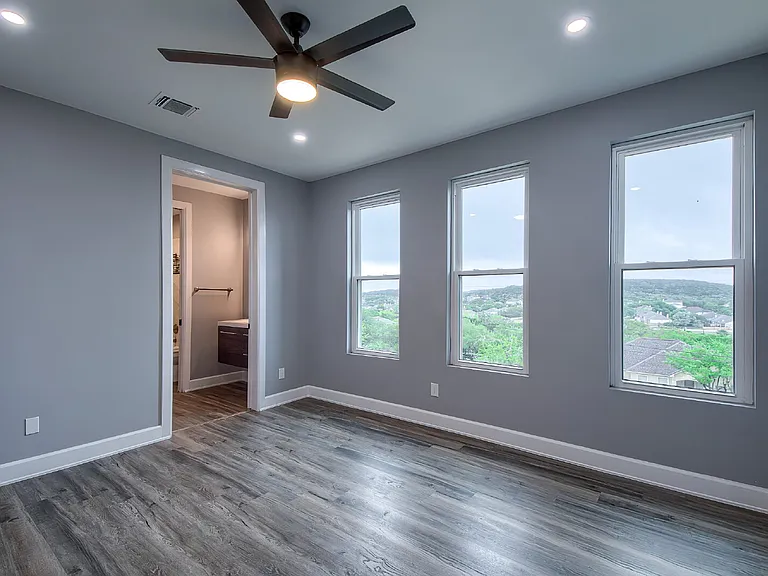 714 Misty Water Ln — Photo 25