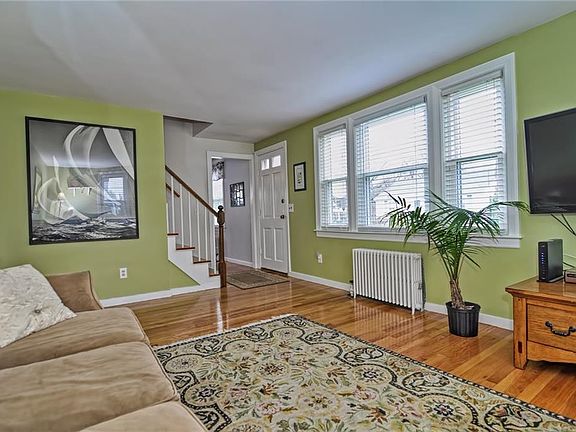 5th image of 70 Byron Ave