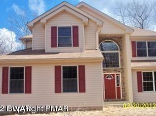 138 Cherry Blossom Rd, Bushkill, PA 18324