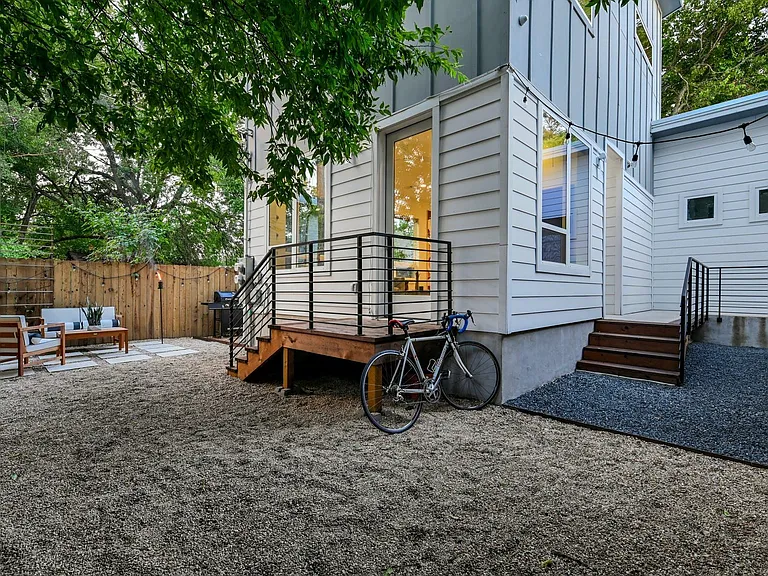 1131 Map St #2 — Photo 32