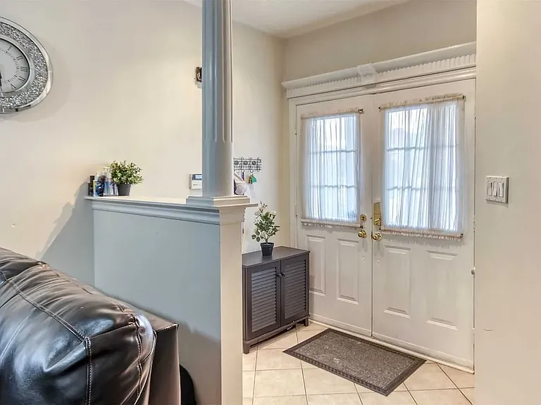 74 Fountainbridge Dr — Photo 2