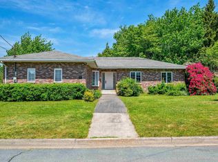 43 Bow St, Dartmouth, NS B2Y4E9
